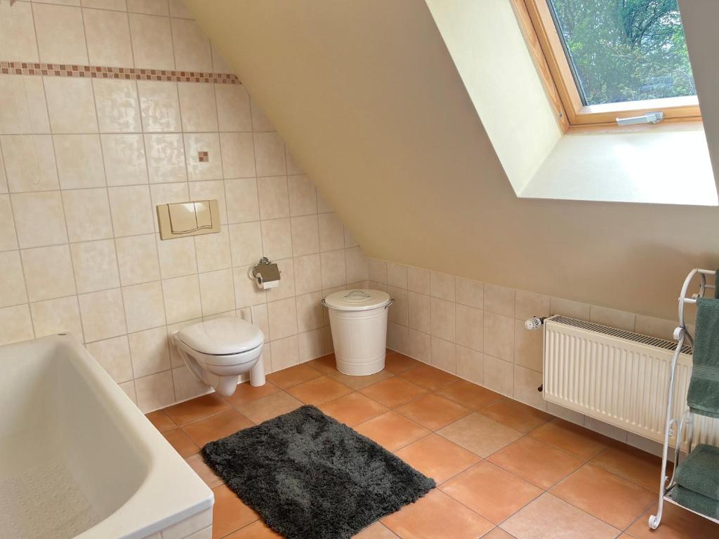 Badezimmer mit Tageslicht