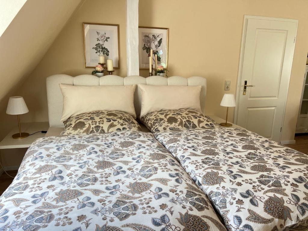 Schlafbereich der Ferienwohnung mit Bett